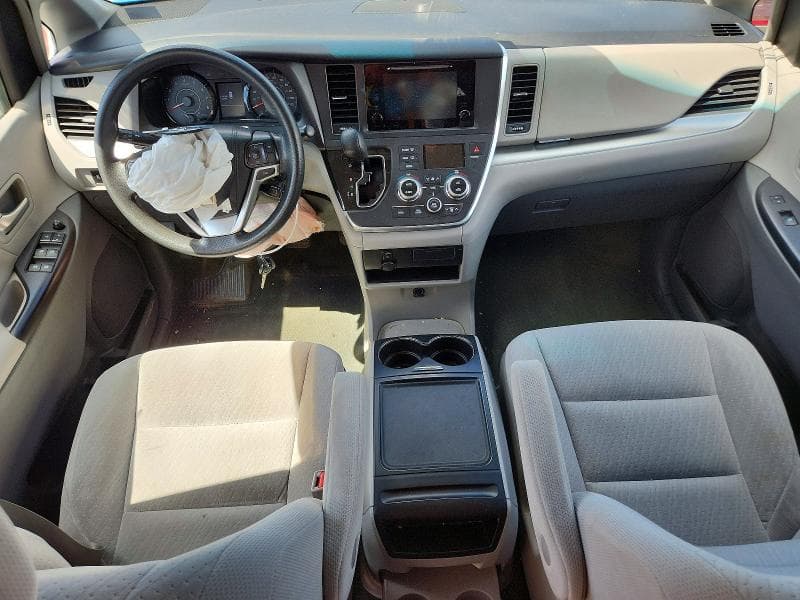 2017 TOYOTA SIENNA LE 8