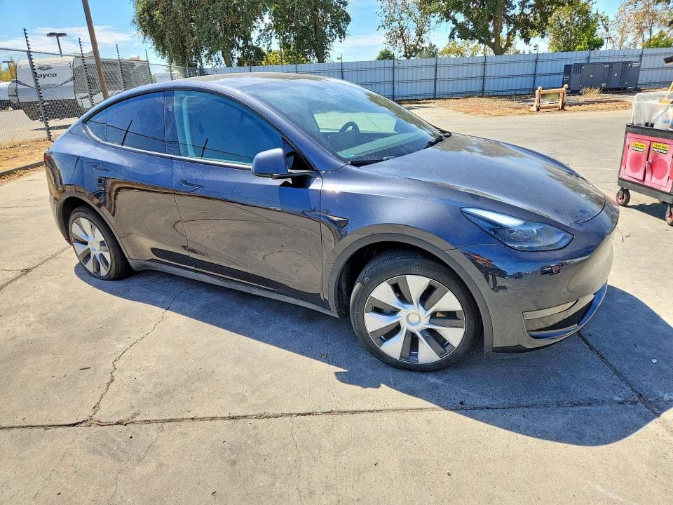 2024 TESLA MODEL Y 4