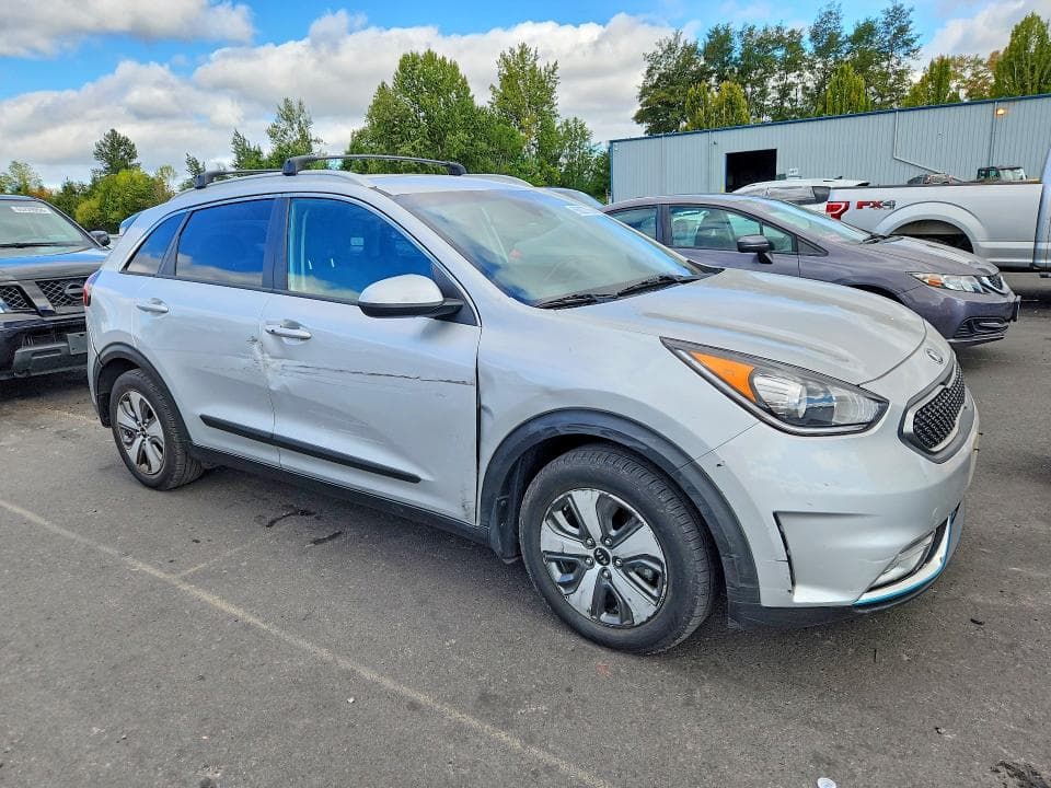 2018 KIA NIRO LX 4