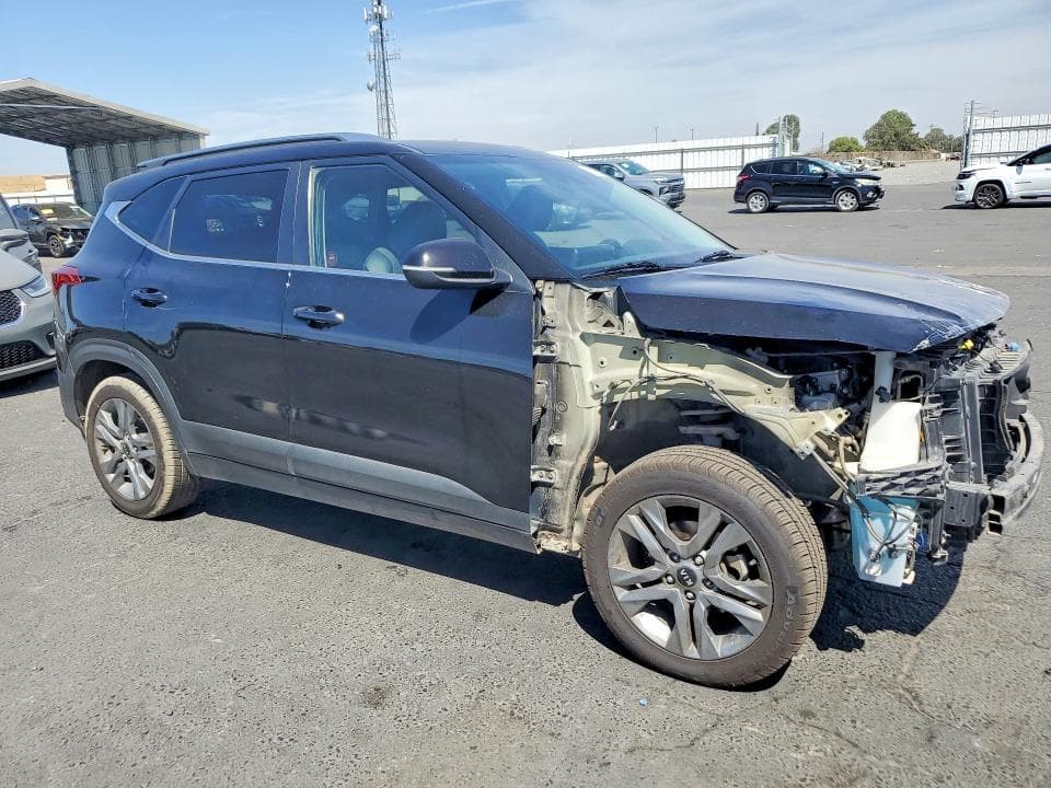 2021 KIA SELTOS S 4