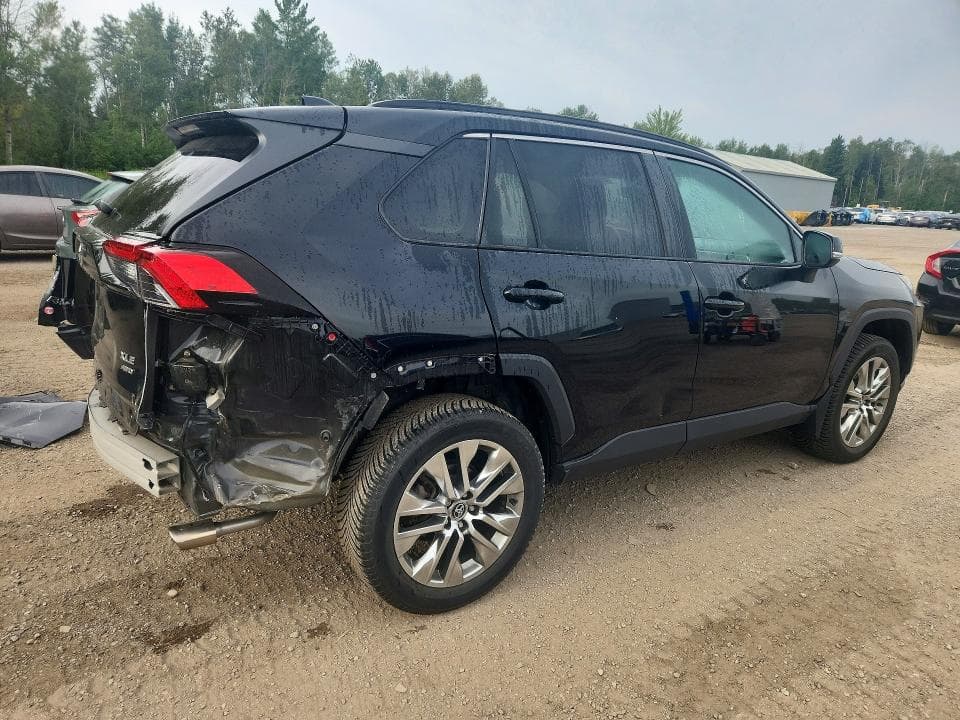 2020 TOYOTA RAV4 XLE 3