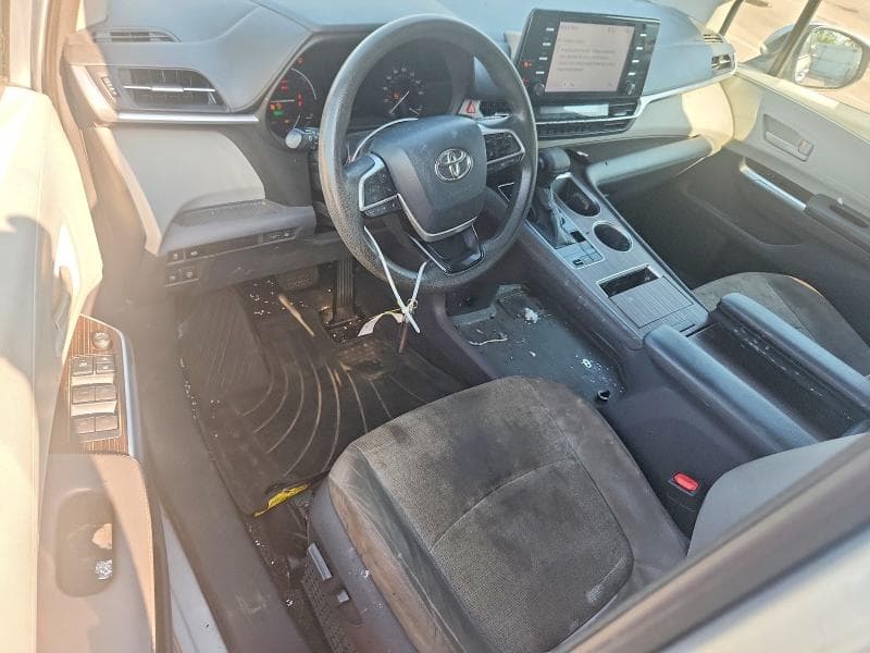 2021 TOYOTA SIENNA LE 8