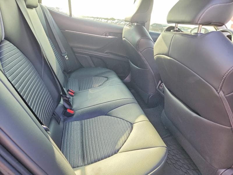 2018 TOYOTA CAMRY SE 10