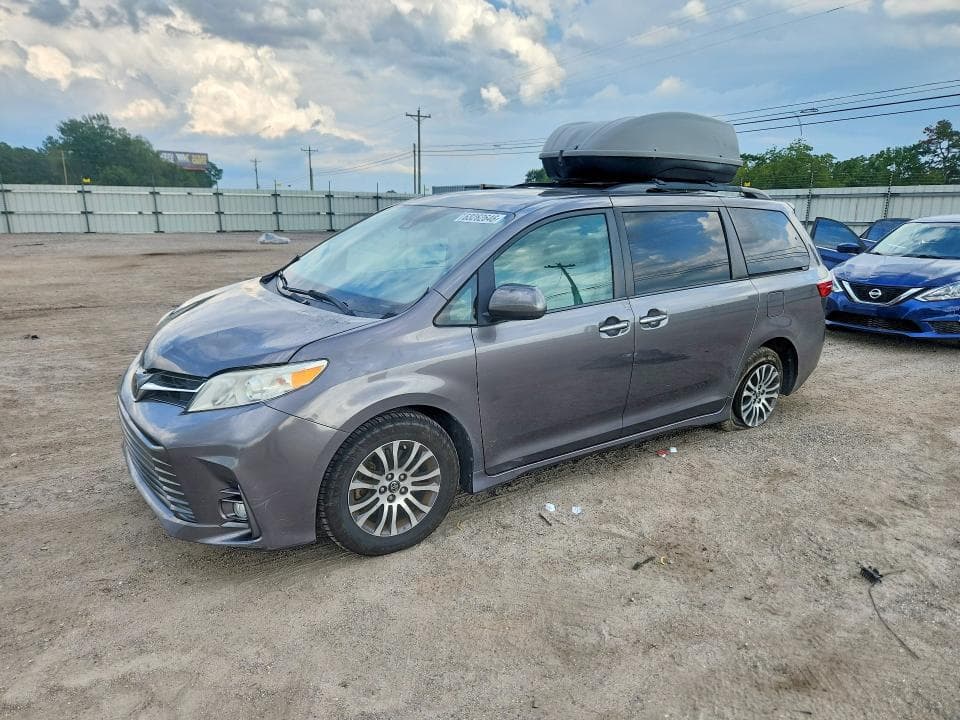2018 TOYOTA SIENNA XLE 8-PASSENGER - 1