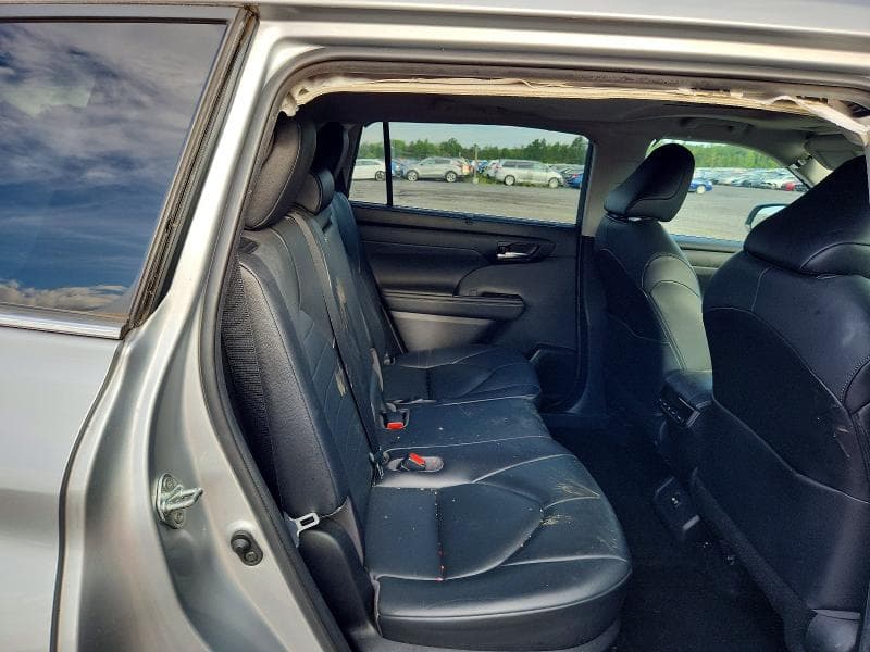 2020 TOYOTA HIGHLANDER XLE 11