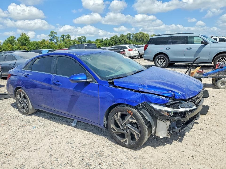 2024 HYUNDAI ELANTRA SEL 4