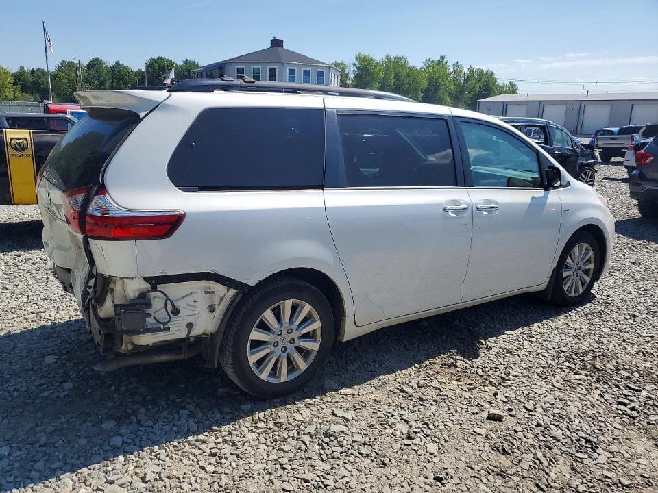 2017 TOYOTA SIENNA XLE 7-PASSENGER 3