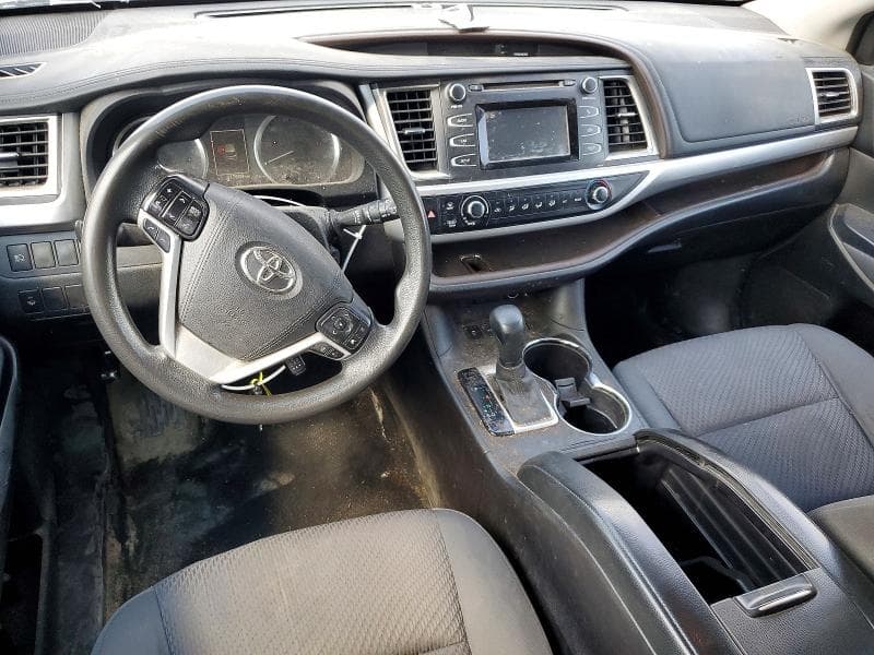 2017 TOYOTA HIGHLANDER LE 8