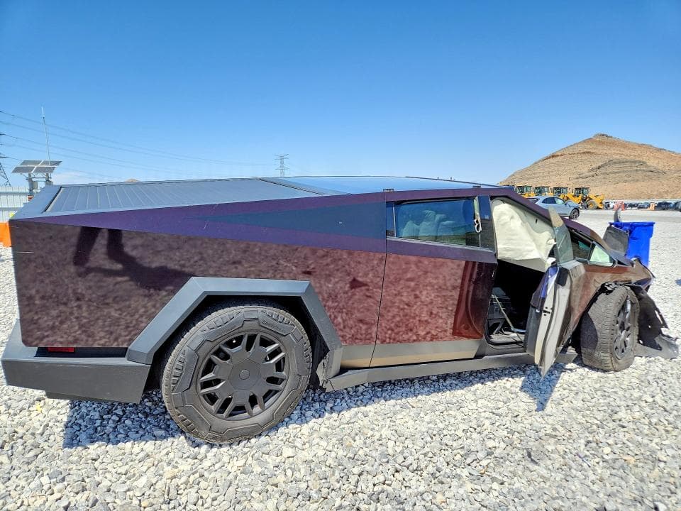 2024 TESLA CYBERTRUCK 3