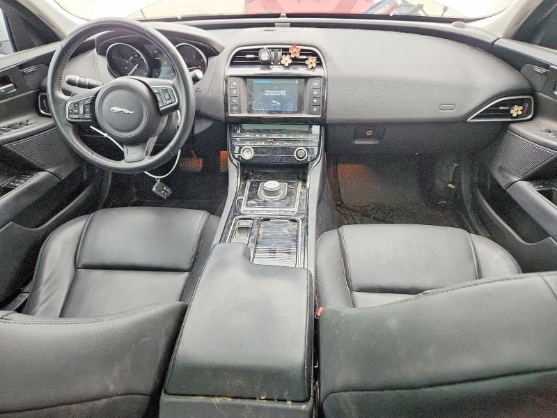 2018 JAGUAR XE PREMIUM 8