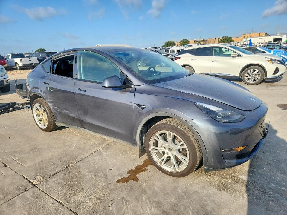 2023 TESLA MODEL Y 4