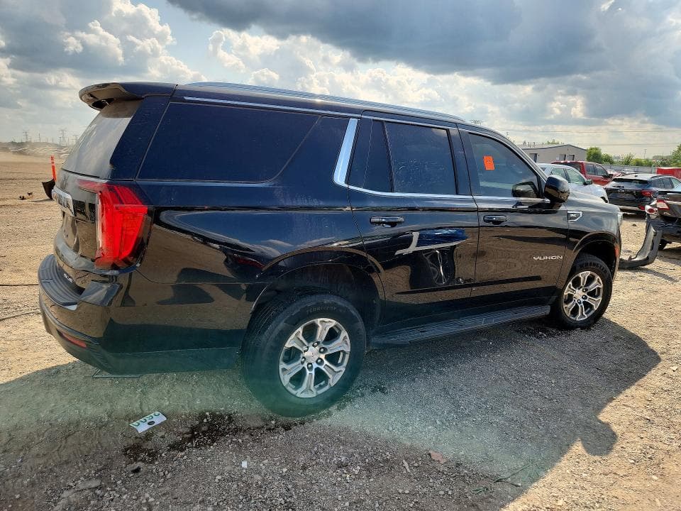 2022 GMC YUKON SLE 3