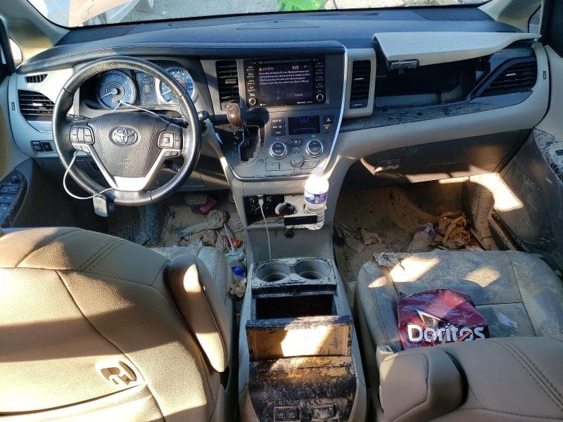 2020 TOYOTA SIENNA XLE 8-PASSENGER 8