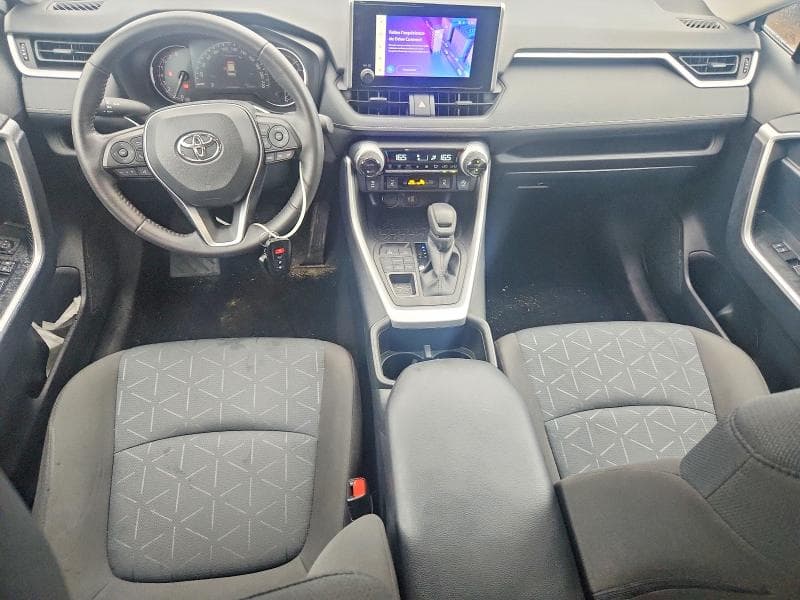 2025 TOYOTA RAV4 XLE 8