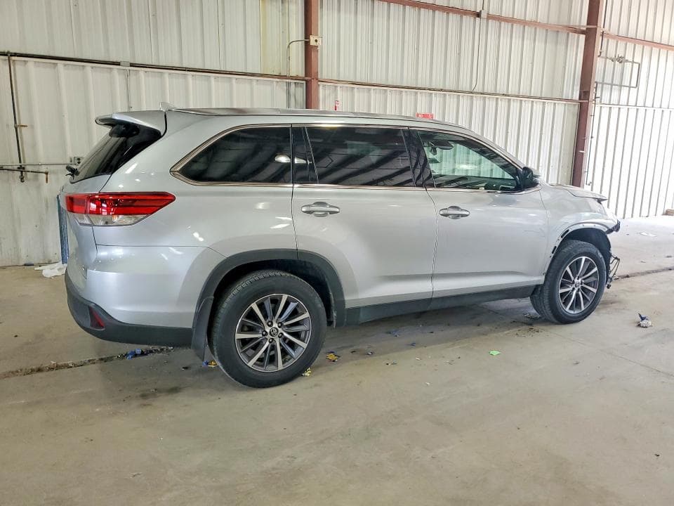 2019 TOYOTA HIGHLANDER XLE 3