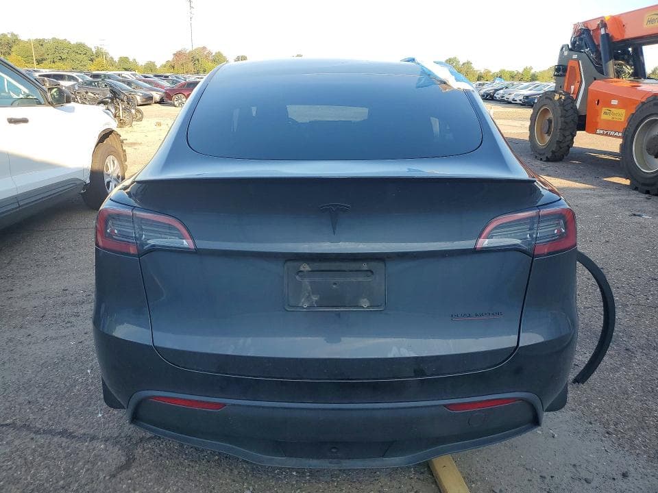 2024 TESLA MODEL Y 6