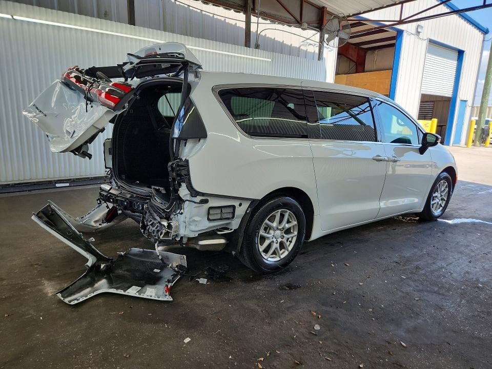 2027 CHRYSLER PACIFICA SELECT 3