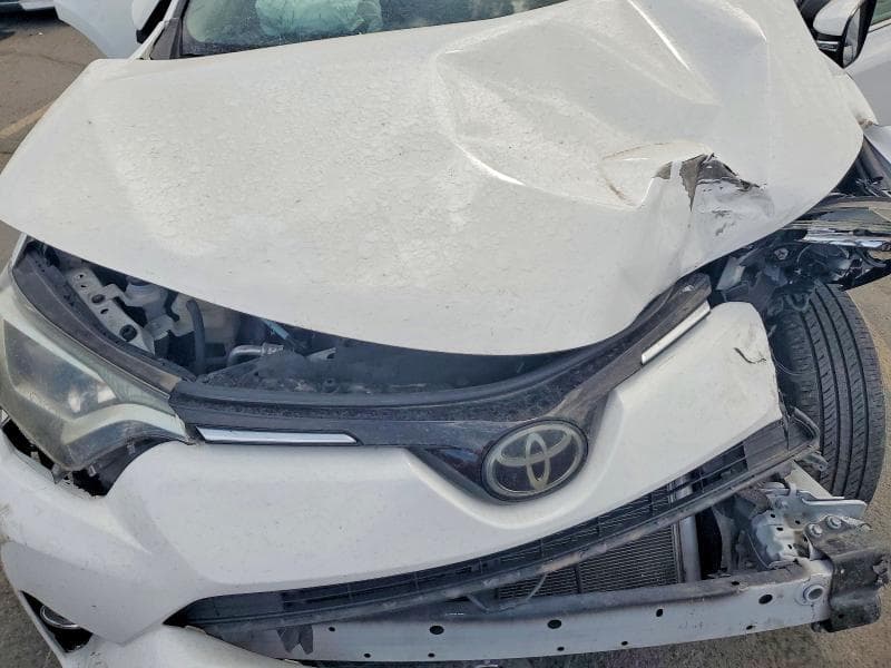 2018 TOYOTA RAV4 XLE 12