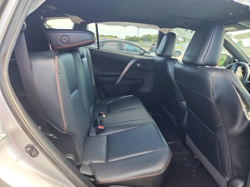 2018 TOYOTA RAV4 SE 11