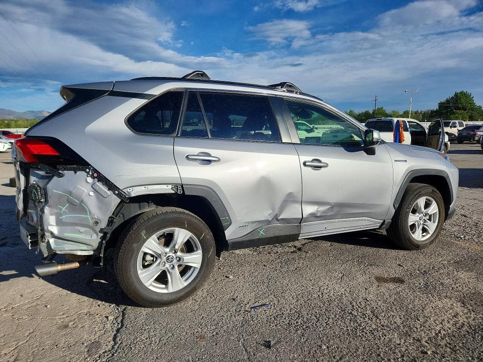 2020 TOYOTA RAV4 LE 3