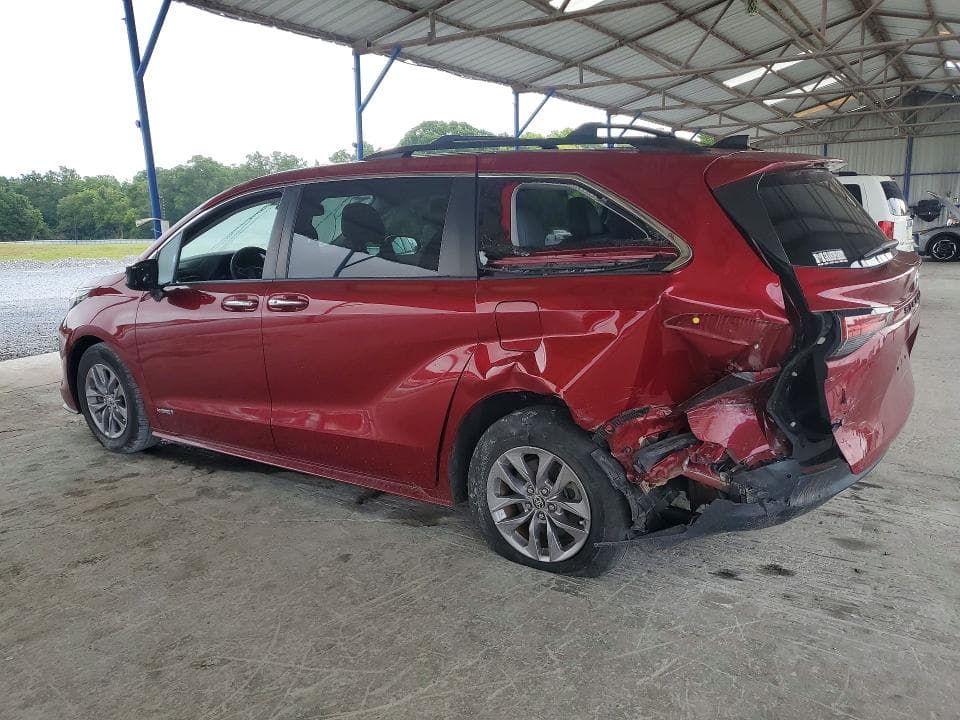 2021 TOYOTA SIENNA XLE 2