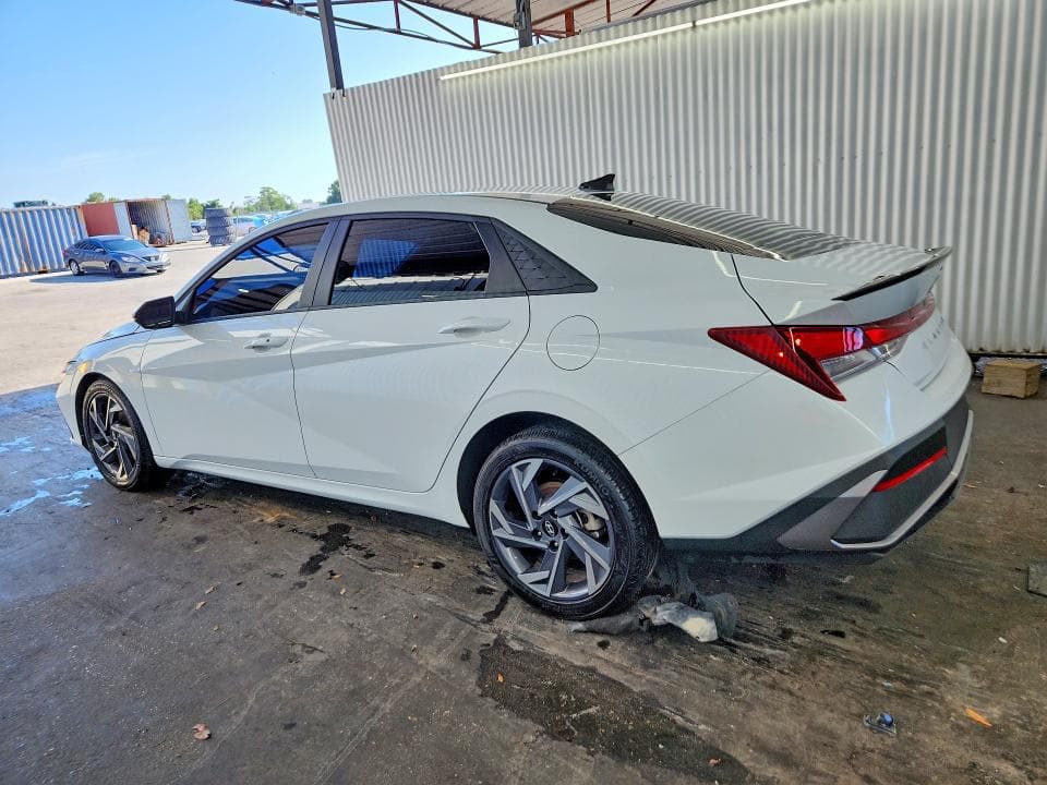 2025 HYUNDAI ELANTRA SEL SPORT 2