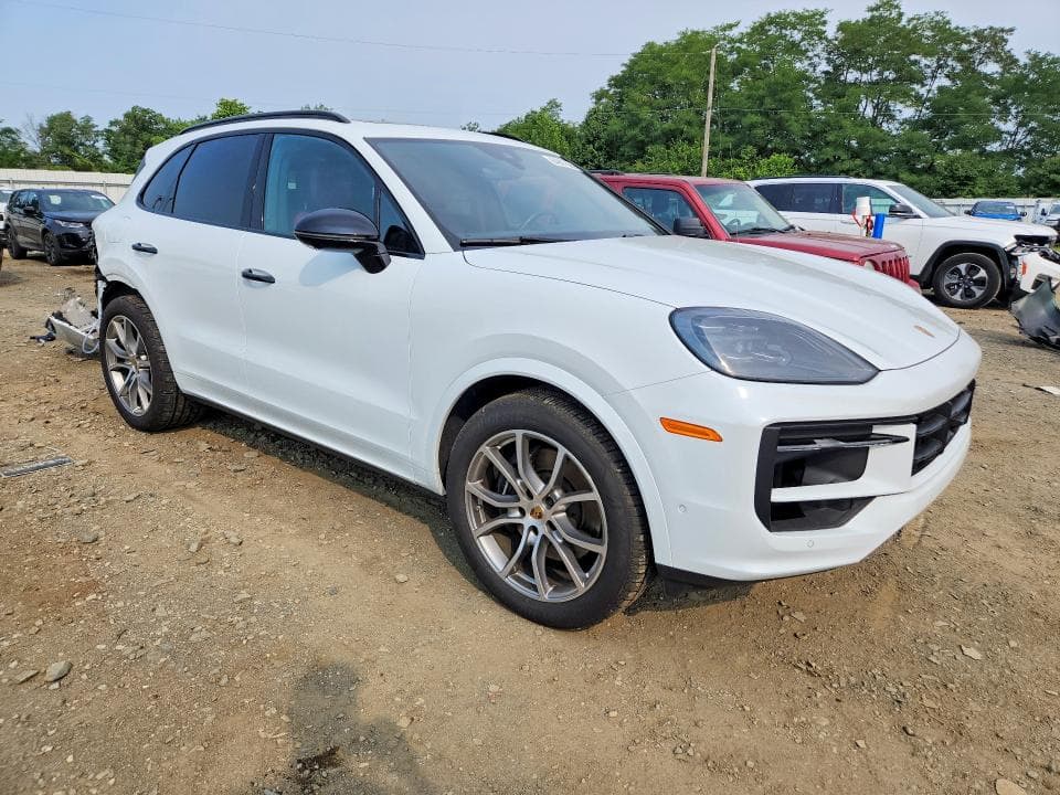 2024 PORSCHE CAYENNE 4