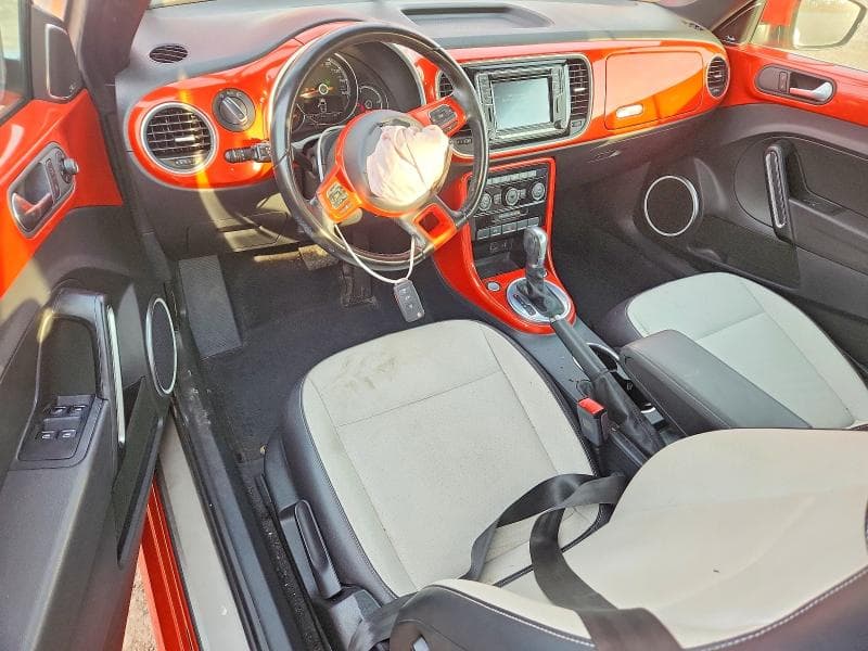 2017 VOLKSWAGEN BEETLE S/SE 8