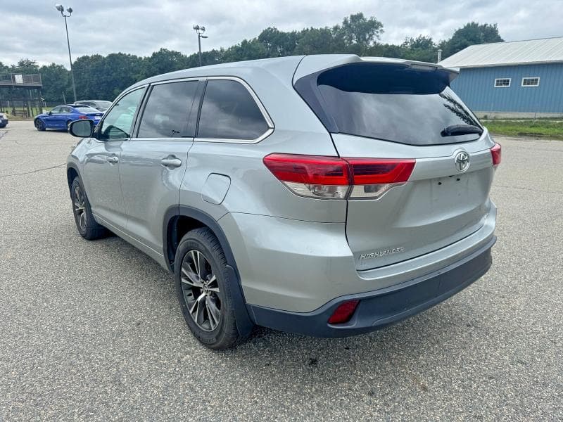 2018 TOYOTA HIGHLANDER LE 3