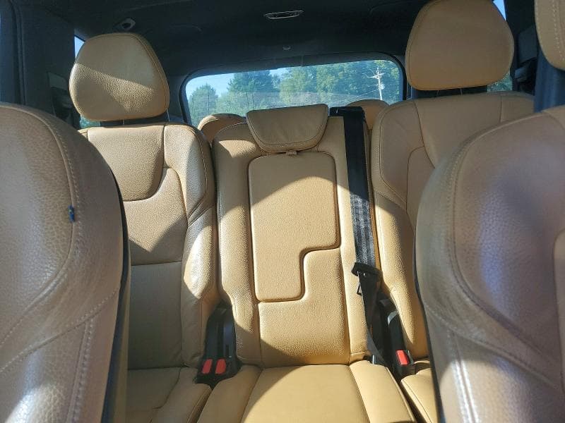 2017 VOLVO XC90 T6 10