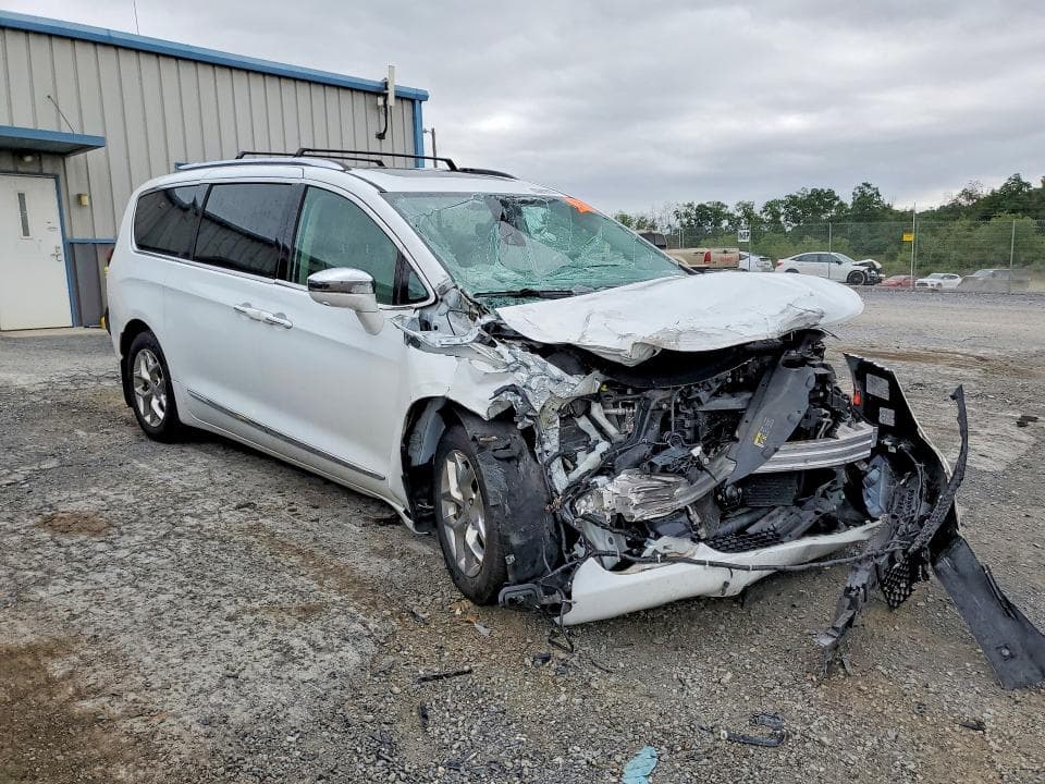 2017 CHRYSLER PACIFICA LIMITED 4