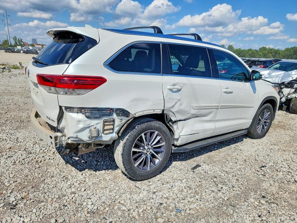 2017 TOYOTA HIGHLANDER XLE 3