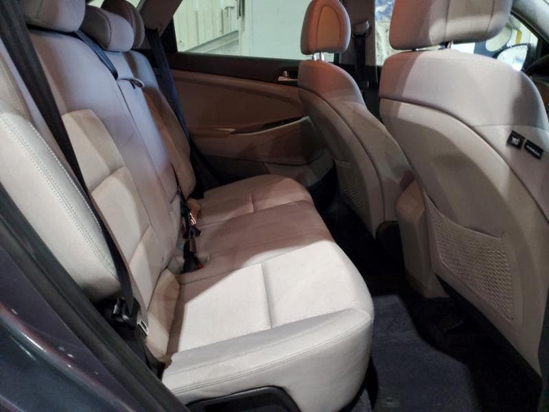2017 HYUNDAI TUCSON SE 11
