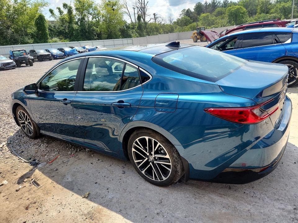 2025 TOYOTA CAMRY XLE 2