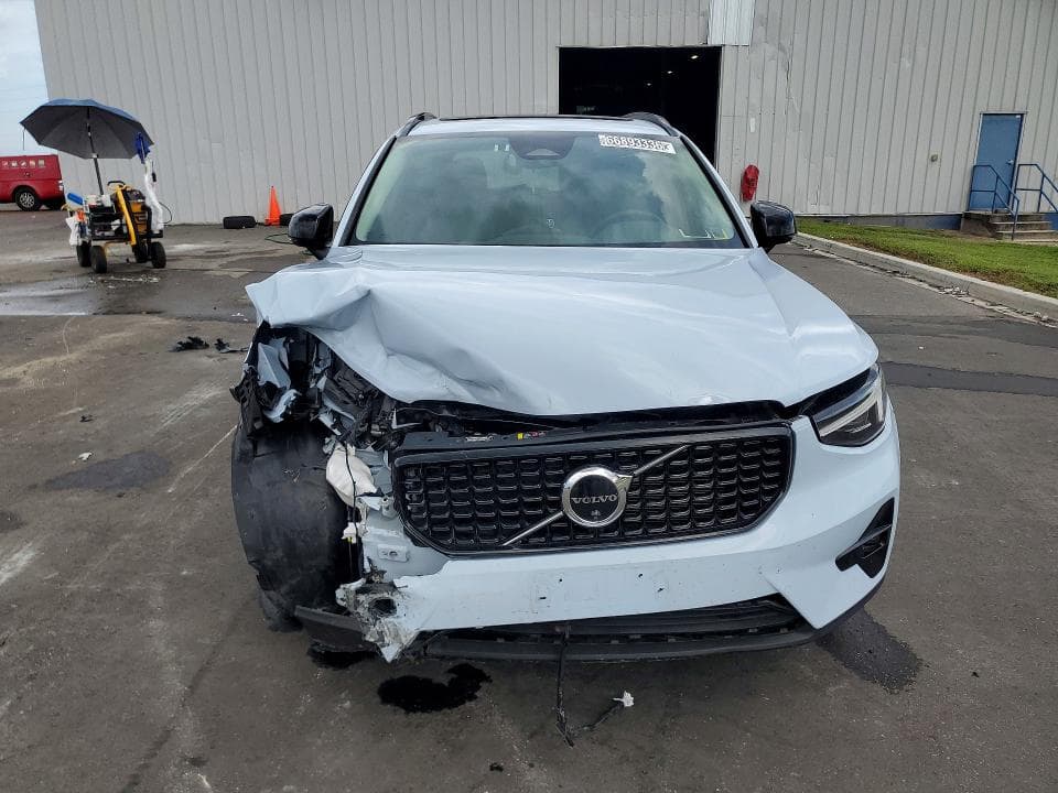2026 VOLVO XC40 PLUS 5