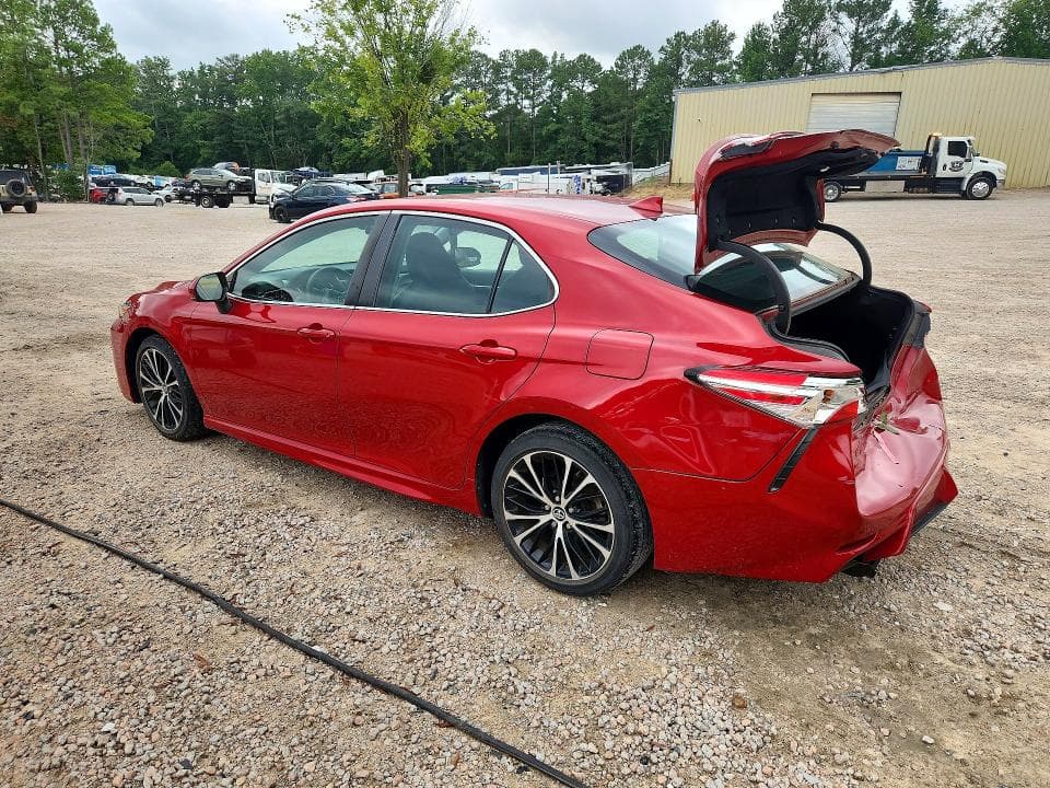 2020 TOYOTA CAMRY SE 2