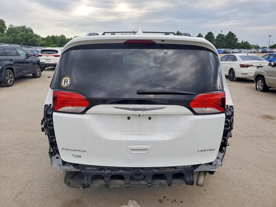 2017 CHRYSLER PACIFICA LIMITED 6