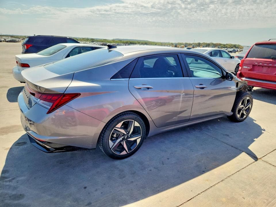 2022 HYUNDAI ELANTRA LIMITED 3