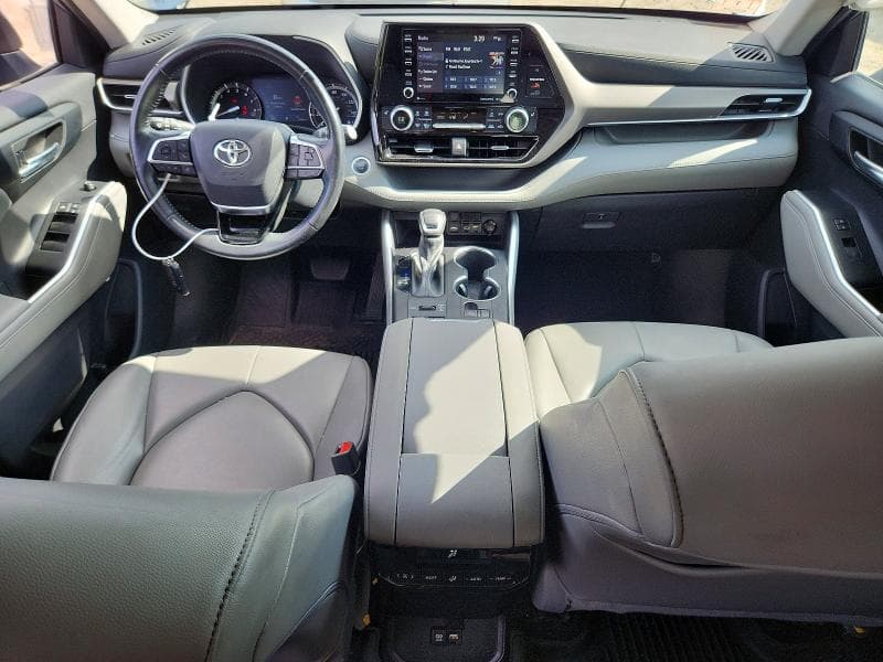 2020 TOYOTA HIGHLANDER XLE 8