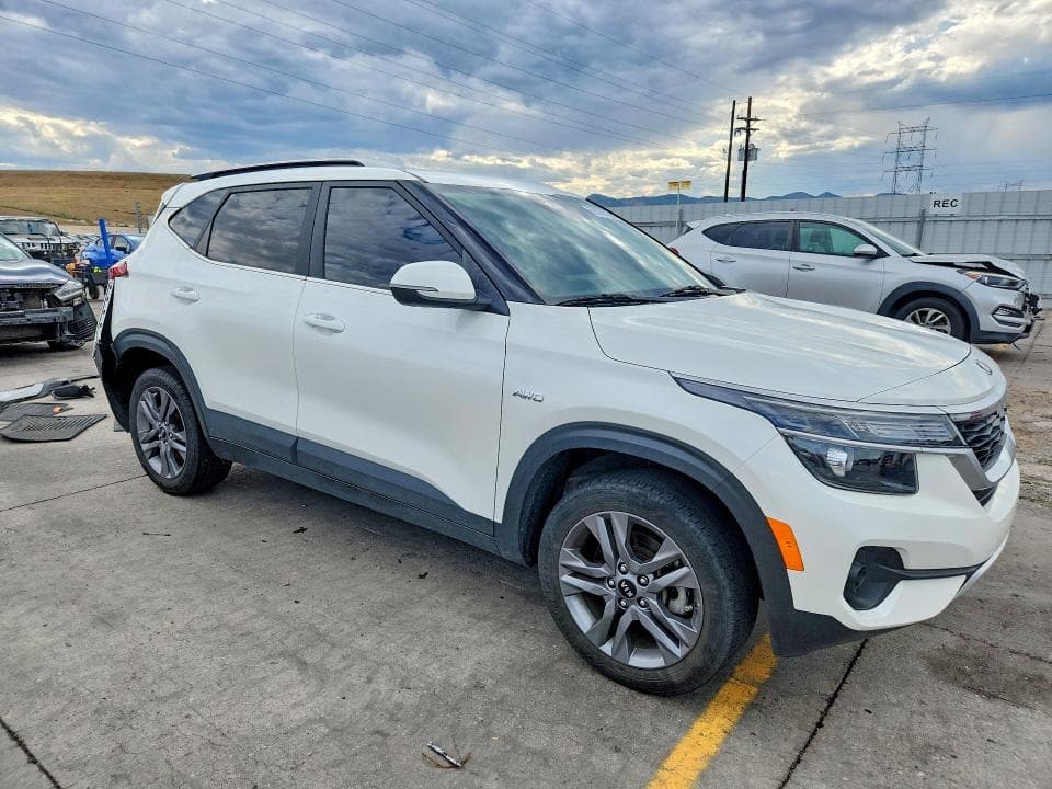 2021 KIA SELTOS S 4