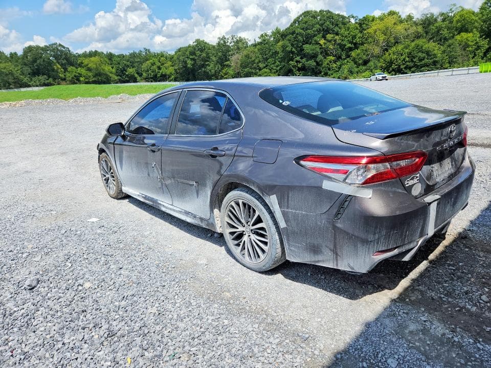 2018 TOYOTA CAMRY SE 2