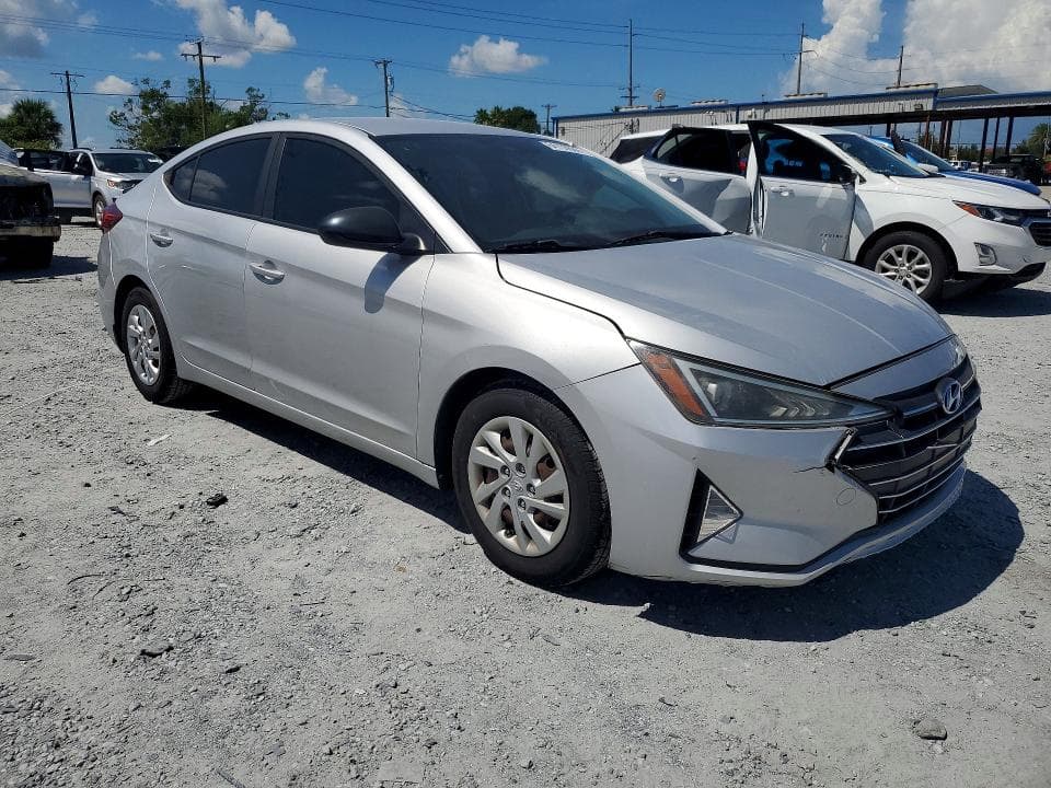 2019 HYUNDAI ELANTRA SE 4