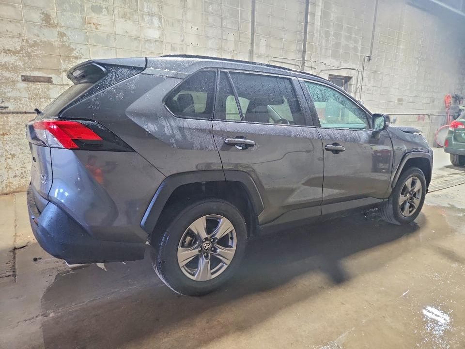 2024 TOYOTA RAV4 XLE 3
