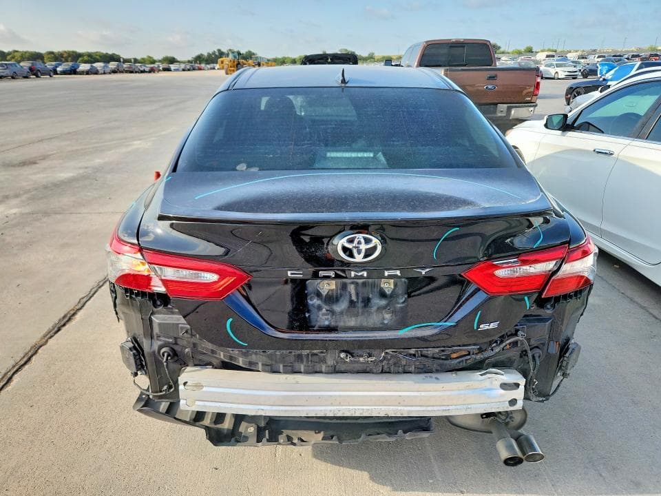 2018 TOYOTA CAMRY SE 6