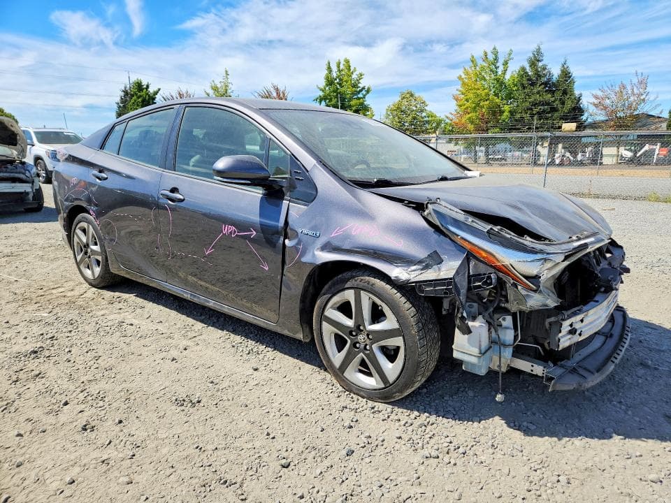 2017 TOYOTA PRIUS THREE TOURING 4