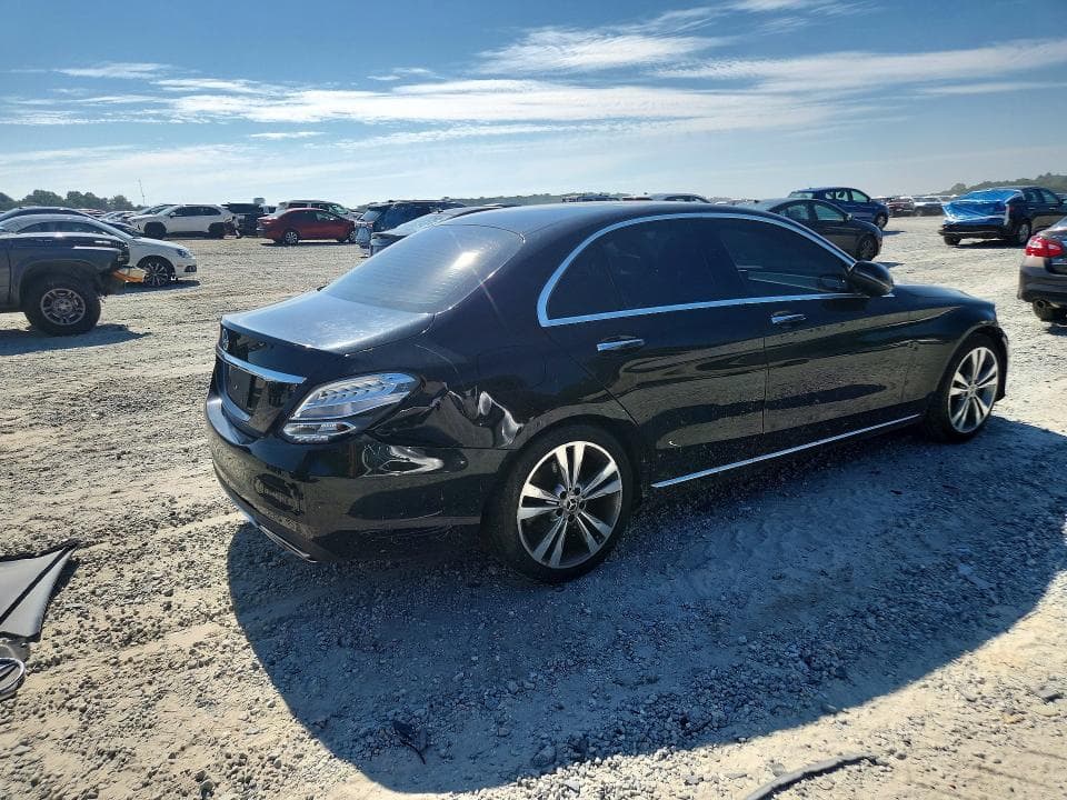 2017 MERCEDES-BENZ C 300 3