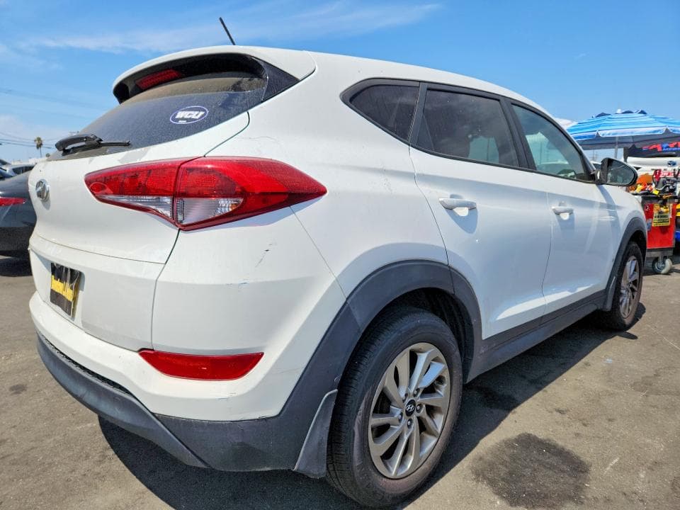 2017 HYUNDAI TUCSON SE 3