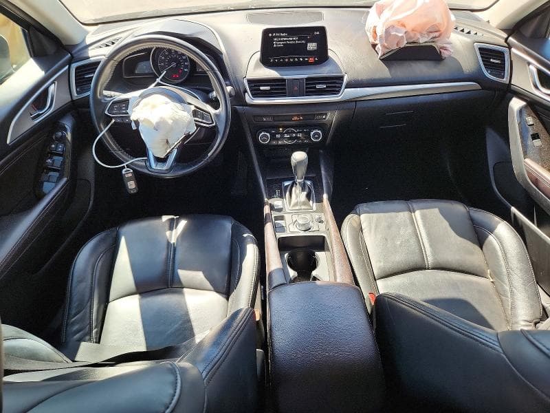 2018 MAZDA 3 TOURING 8