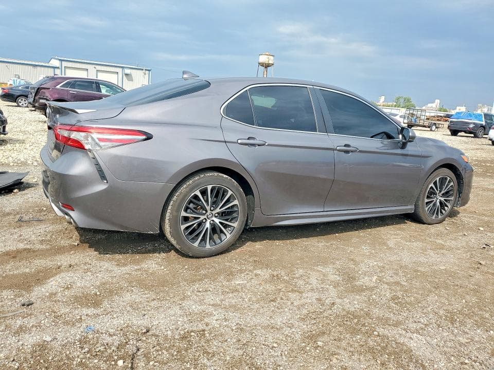 2019 TOYOTA CAMRY SE 3