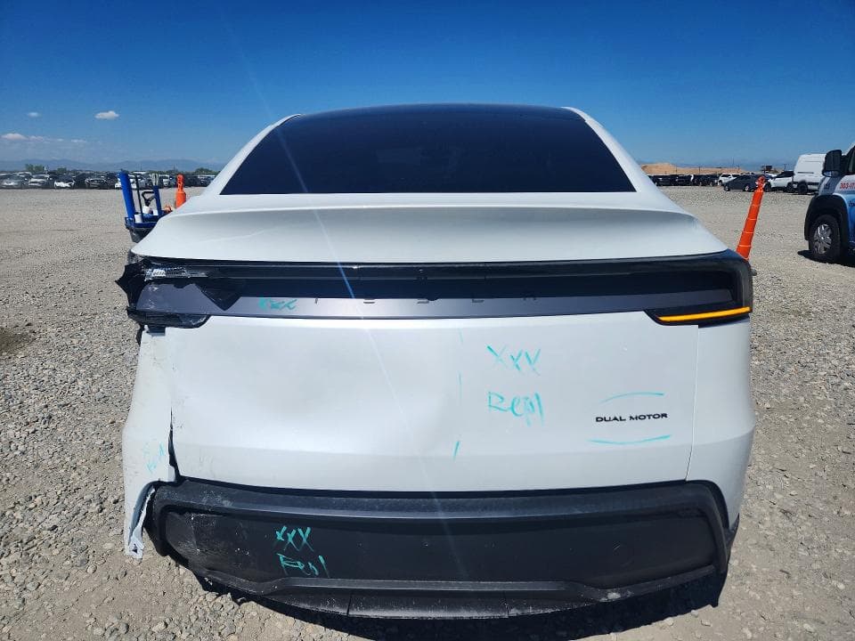 2026 TESLA MODEL Y 6